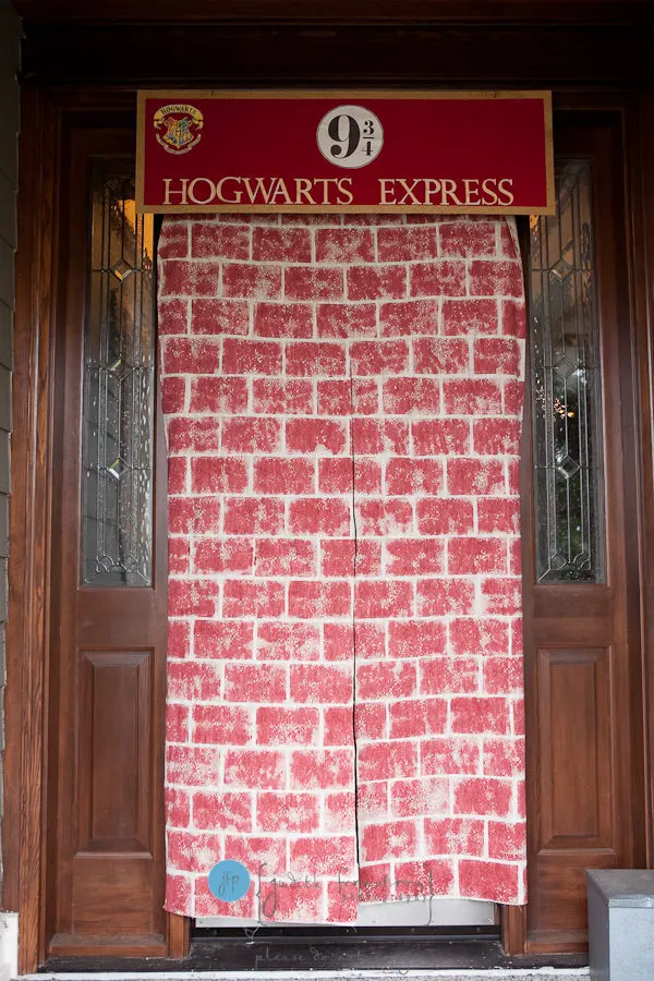 102611-10 harry potter party brick wall hogwart